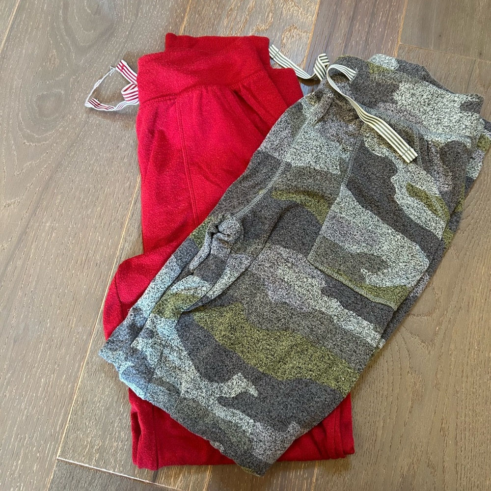 Cat & jack girls size 14-16 camo and red cotton loose fit sweatpants